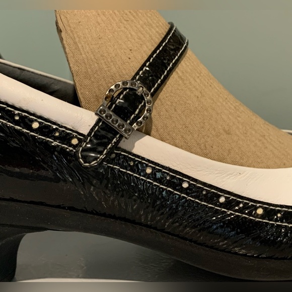 Black and White leather Mary Jane style
- Size 10 (41) - Picture 7 of 10